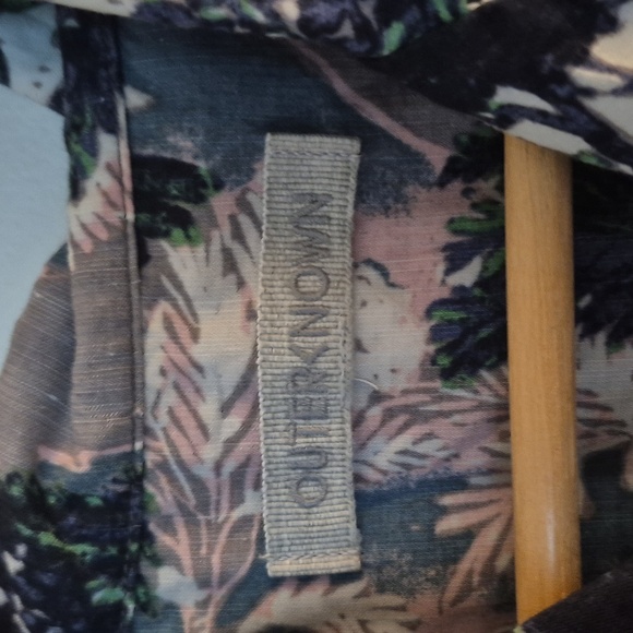 Outerknown Cotton Hemp Hawaiian Tropical Print Short Sleeve Button Down - Picture 4 of 6